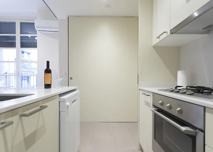 Bravissimo Cort Reial-2b * Girona